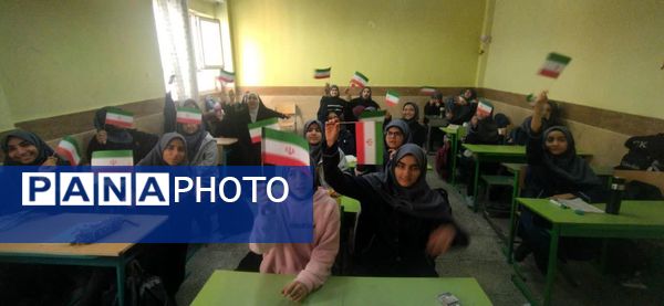 جشن با شکوه انقلاب در دبیرستان فدک منطقه ۱۲