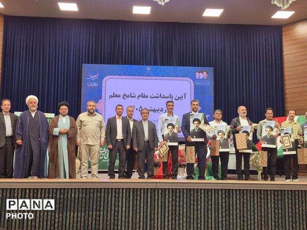 برگزاری آیین تجلیل از مقام شامخ معلم در منطقه ۱۵