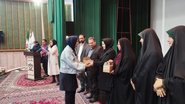 آیین تجلیل از دانش‌آموزان منتخب مسابقات قرآنی و فرهنگی 