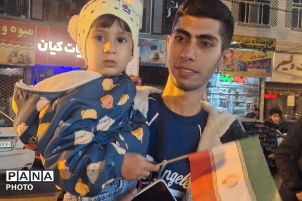 برگزاری تجمعات شبانه مردم فیروزکوه در پنجاه و پنحمین شب در میدان معلم
