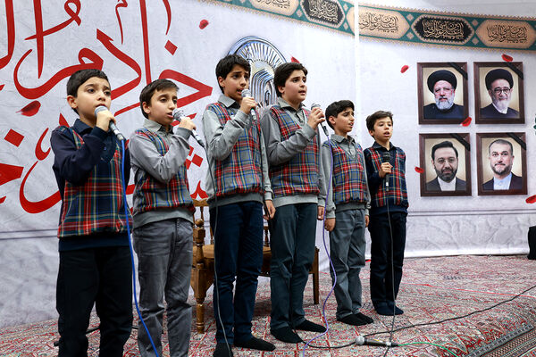 مراسم بزرگداشت شهیدان خدمت در دبیرستان متوسطه دوم امام صادق(ع)