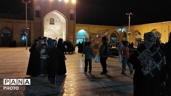 غرفه دهه نودی ها در هشتاد و دومین شب از اجتماعات مردمی نیشابور 