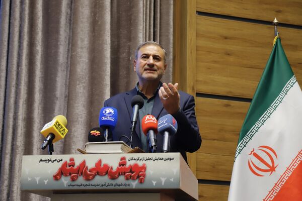 تجلیل از برگزیدگان ایثار با یاد شهدای شجره طیبه