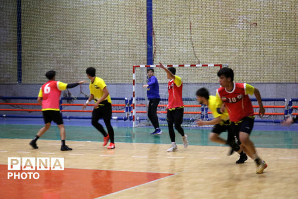 آغاز اردوی انتخابی تیم ملی هندبال دانش‌آموزی پسران در اصفهان