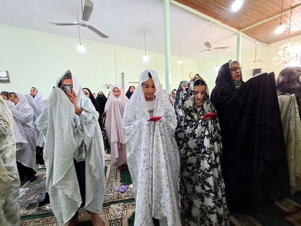 اقامه نماز عید سعید فطر در مسجد جامع جمنان قائمشهر