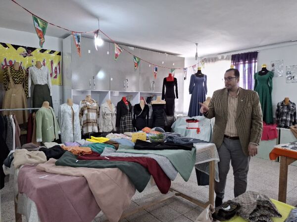 نمایشگاه دستاوردهای خلاقانه در هنرستان دخترانه دکتر مولوی