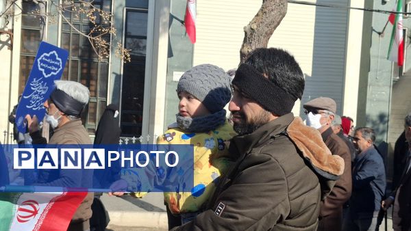 خروش مردم دامغان در راهپیمایی ۲۲ بهمن