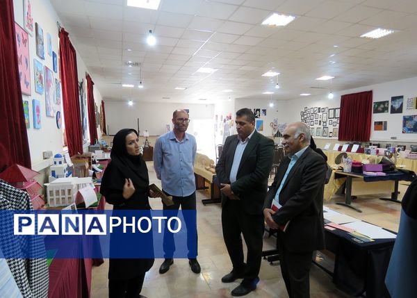 برپایی نمایشگاه آثار هنرجویان هنرستان های منطقه پردیس به مناسبت هفته مشاغل