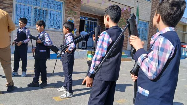 برپایی مراسم انس با قرآن کریم و مسابقات ورزشی در مدرسه شهید بختیاری شازند