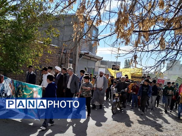 راهپیمایی ۱۳ آبان دانش‌آموزان روستای نمرور 