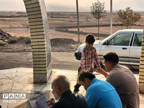 قرائت زیارت آل یاسین در جوار مزار شهدای گمنام