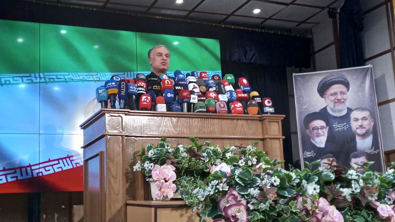 باید به اصول قانون اساسی به طور واقعی عمل شود