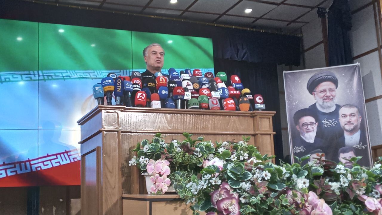 باید به اصول قانون اساسی به طور واقعی عمل شود