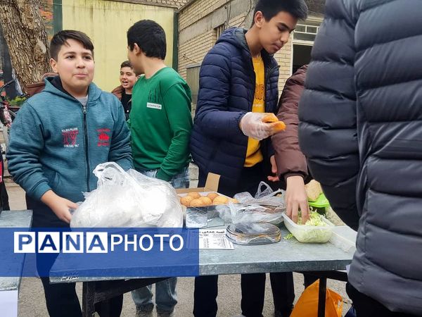 برپایی بازارچه دانش‌آموزی به‌مناسبت عید مبعث 