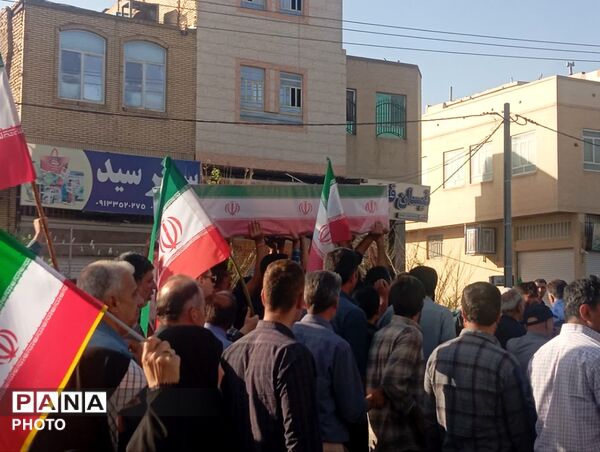 مراسم خاکسپاری شهیده دانش‌آموز «فاطمه موحدان» در یزد