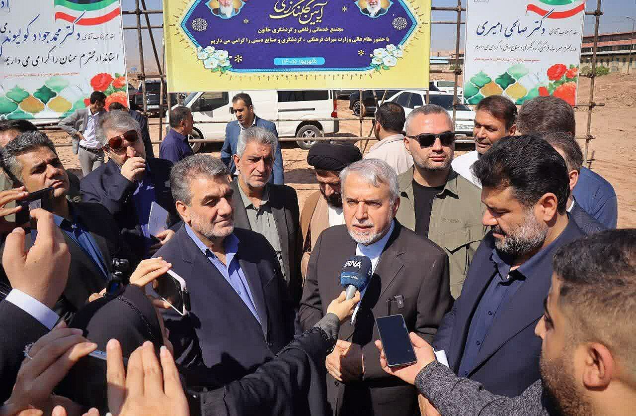 کلنگ‌زنی مجتمع خدمات رفاهی بین‌راهی خاتون در گرمسار با حضور وزیر میراث‌فرهنگی