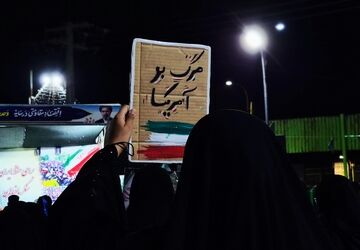 ایستاده در غبارِ افتخار