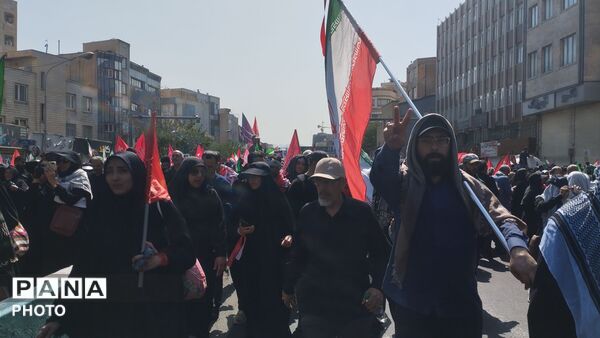 حضور گسترده و حماسی مردم ایران در تشییع پیکر رهبر شهید انقلاب