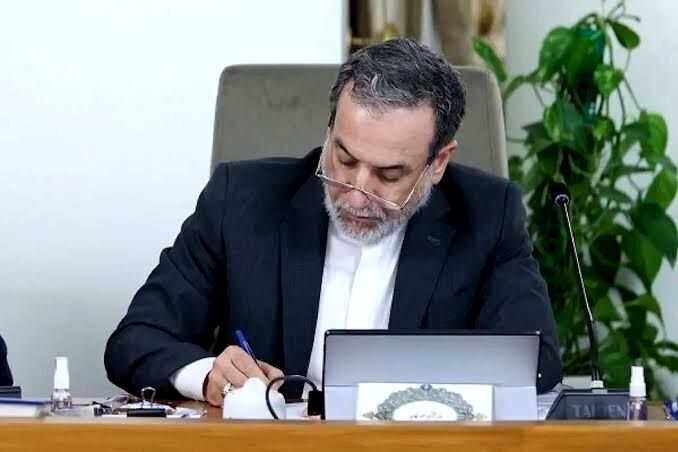 عراقچی به معاون ارتباطات بین‌الملل دفتر مقام معظم رهبری تسلیت گفت