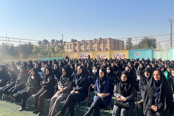 جشن پرشور روز دانش‌آموز در دبیرستان ملوک زندی 