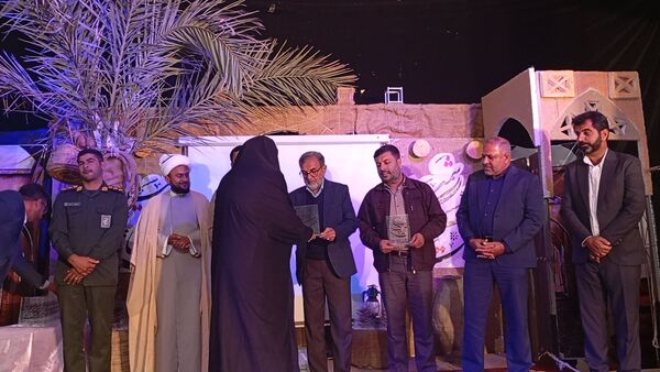 رونمایی از کتاب «ارگیز گردنی» در شمیل بندرعباس