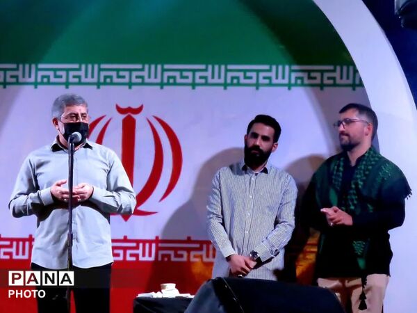 میدان انقلاب؛ جغرافیای همدلی در سایه سار نام میهن