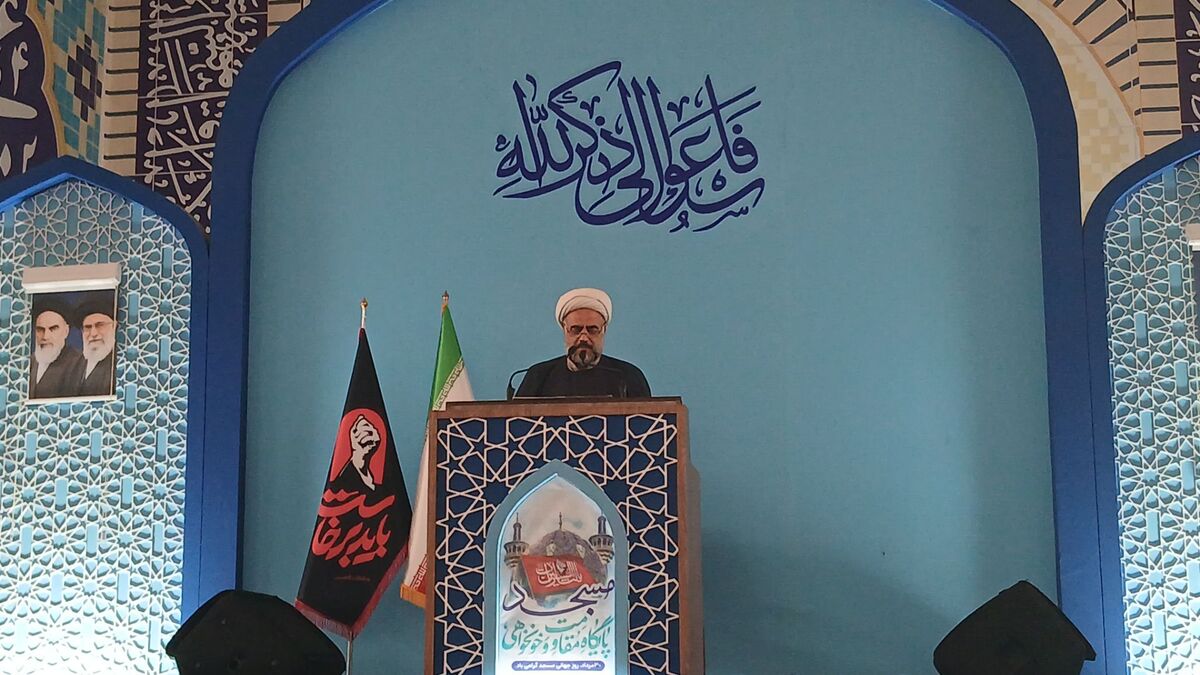 مساجد باید محور فعالیت‌های اجتماعی و معنوی محلات باشند
