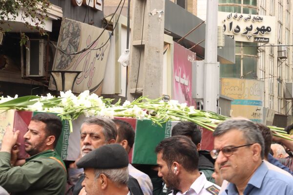 مراسم تشییع پیکر معلم شهید حجت‌الله یوسفیه با حضور باشکوه مردم شهرستان ورامین 
