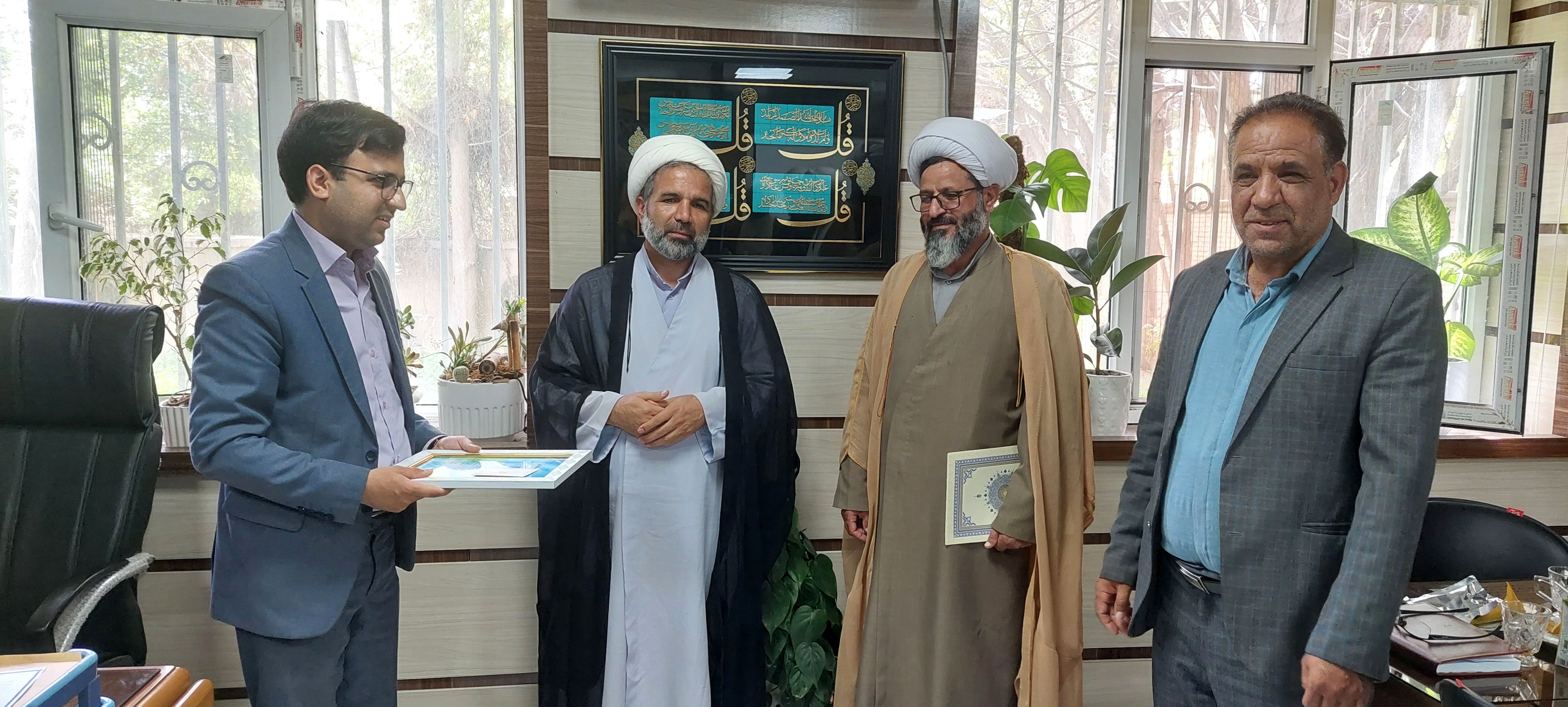 تقدیر از امام جماعت‌های مدارس باخرز