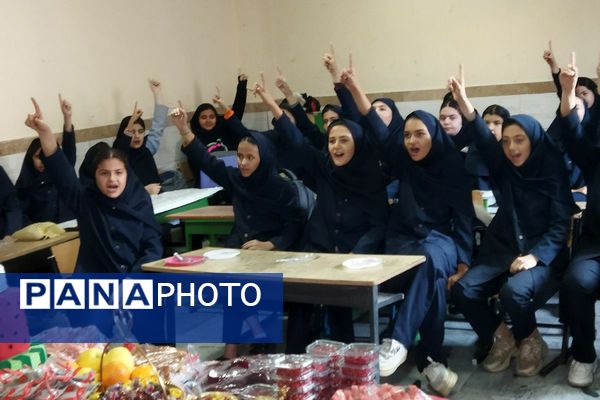 برگزاری مراسم جشن یلدا در مدرسه مهرآیین و مدرسه مریم بهارستان۲