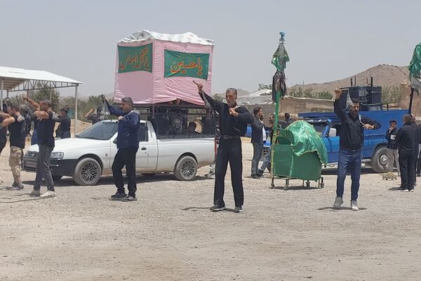 مراسم عزاداری و زنجیرزنی روز عاشورا در روستای جعفرآباد بوانات
