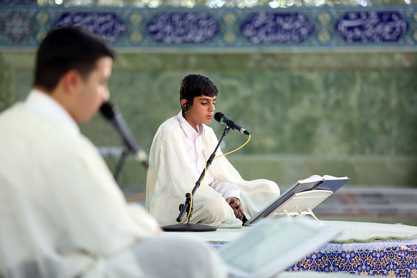 ترتیل خوانی دانش‌آموزان در حرم حضرت معصومه(س)