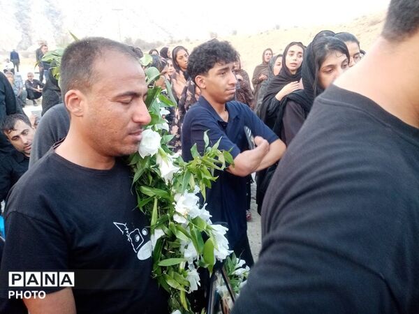 خاک سپاری پیکر شهید حمید عوض‌زاده در روستای خورخوروست فین