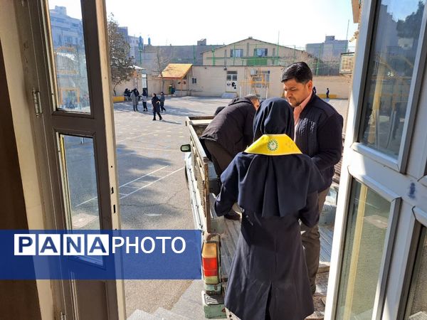 اهدای ۶۰۰ پک لوازم التحریر برای دانش‌آموزان کم برخوردار