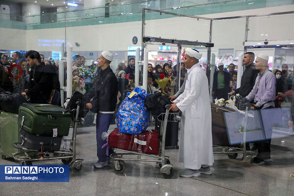 مراسم استقبال بازگشت اولین کاروان عمره گذار دانش آموزان پسر