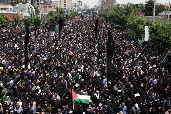 تشییع شهدای خدمت در تهران 