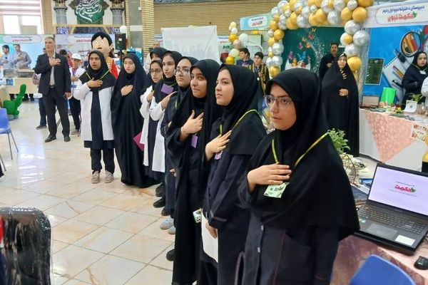 برگزاری نمایشگاه دستاوردهای دانش آموزان دخترانه دبیرستان حکمت ناحیه دو شهرری 