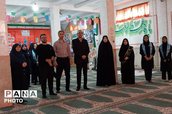 نمایشگاه مدرسه انقلاب در دبیرستان جوادالائمه بهارستان‌دو