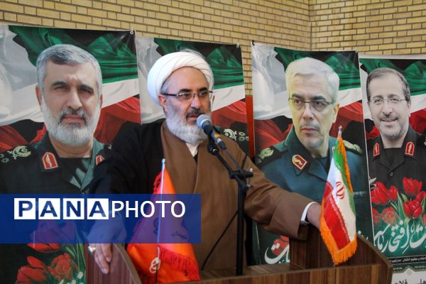 یادواره شهدای جنگ تحمیلی ۱۲ روزه در دبیرستان شاهد سالارشهیدان(ع)