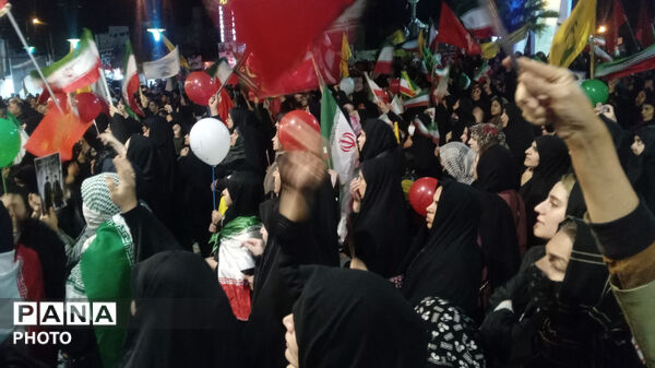 حضور پرشور مردم کوهدشت در میدان امام خمینی(ره)