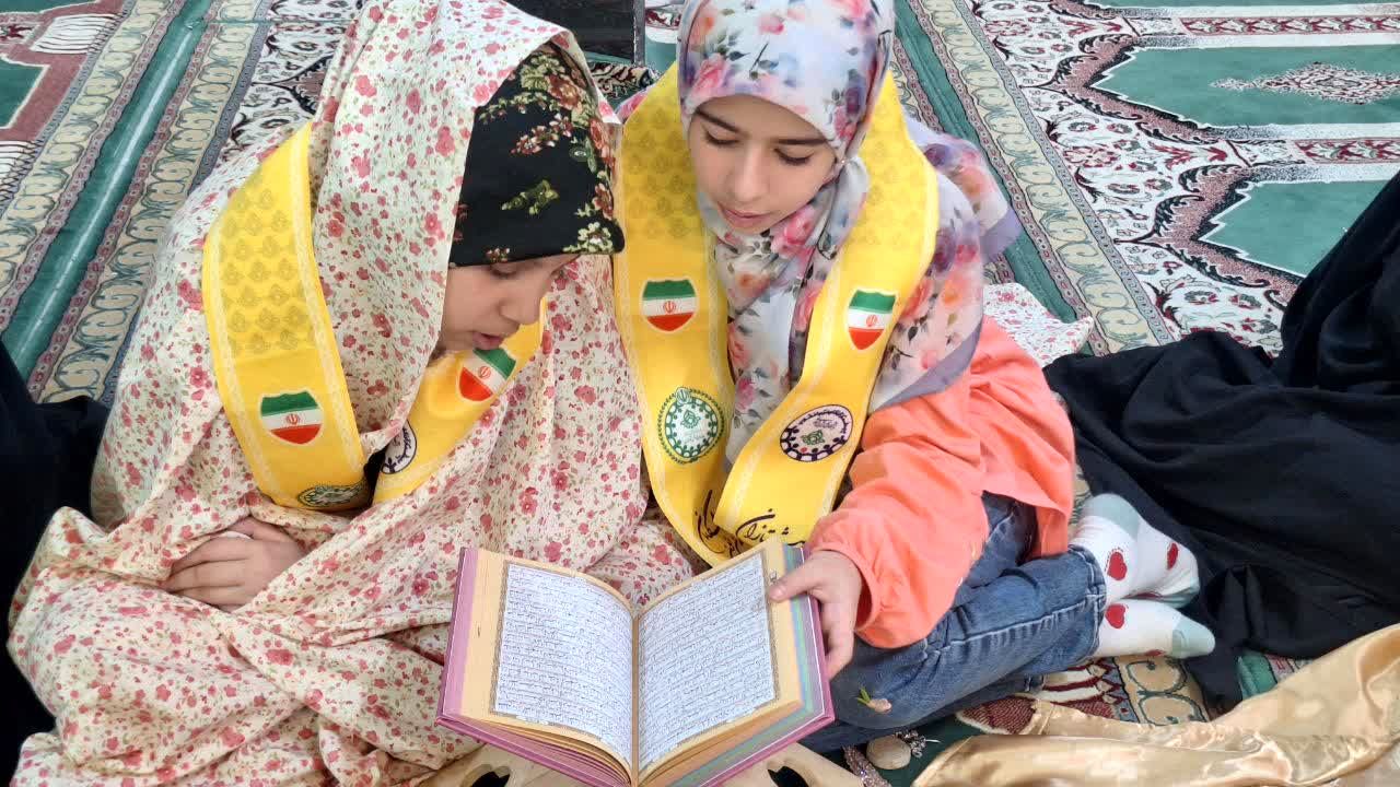 مراسم روز سوم اعتکاف دانش‌آموزان دختر در مسجدالنبی کرج