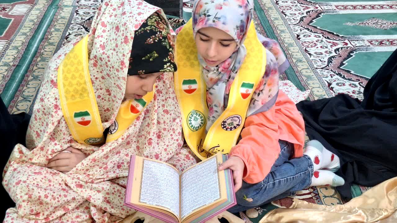 مراسم روز سوم اعتکاف دانش‌آموزان دختر در مسجدالنبی کرج