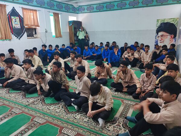 آموزش پیشگیری‌های اجتماعی در دبیرستان پسرانه جزیره بوموسی 
