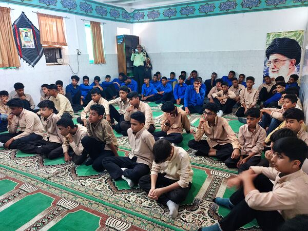آموزش پیشگیری‌های اجتماعی در دبیرستان پسرانه جزیره بوموسی 