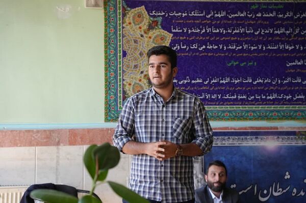 دیدار صمیمی امام جمعه فردیس با معلمان و دانش‌آموزان دبیرستان کاشانی‌پور