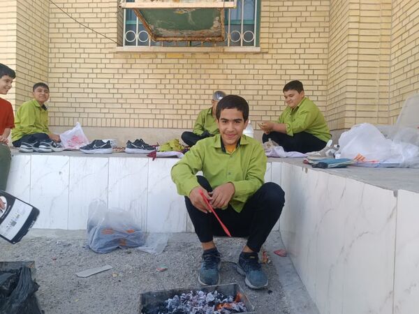 ناهار وحدت با طعم  شادی و لذت در مدرسه شاهد حاج مصلحیان