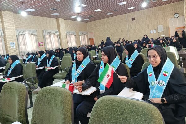 همایش یاوران انقلاب و جشن مدرسه‌ای ایرانمون در شیراز