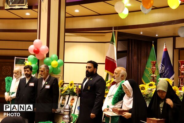 جشن روز دختر در سایه پرچم حرم حضرت معصومه (س) و خادمان امام رضا (ع)