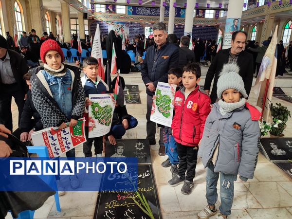 دهه نودی‌ها انقلاب را در دست گرفتند