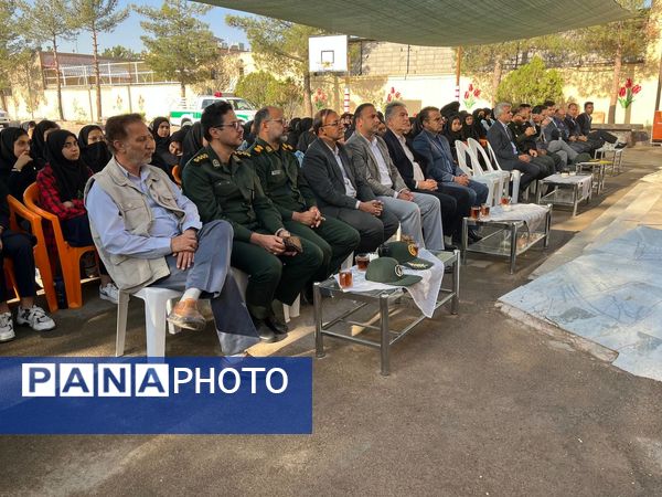 بزرگداشت هفته پدافند غیر عامل در دبیرستان شاهد هاجر